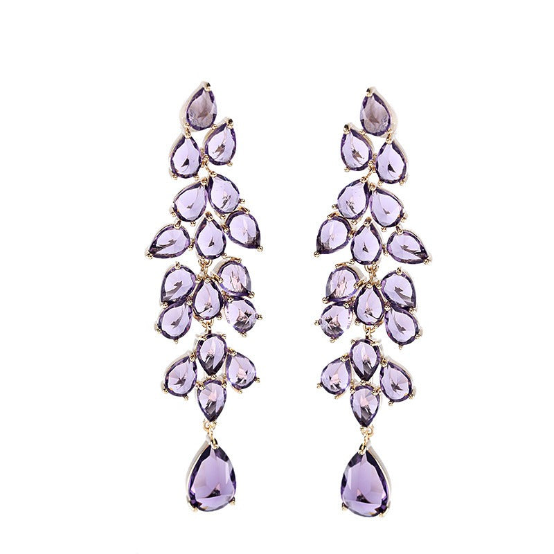 Fashionable leaf earrings with fashionable temperament