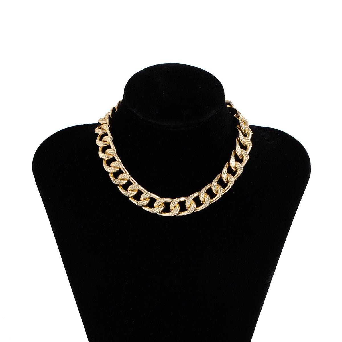 Minimalist Pitted Metal Single Layer Chain Necklace