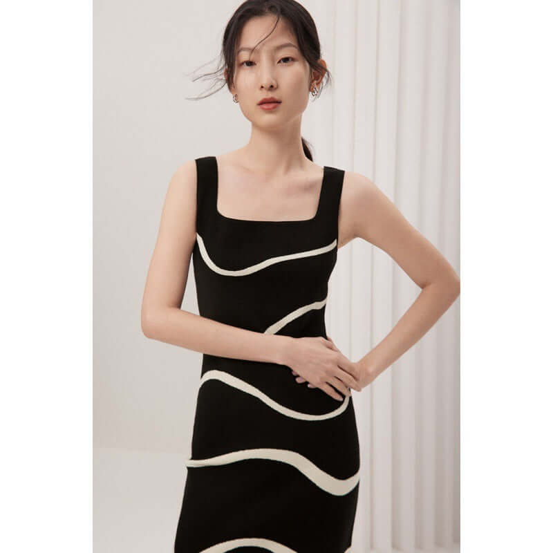 Yujie's light and mature style knitted camisole dress with wavy stripes