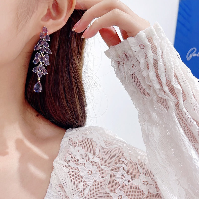 Fashionable leaf earrings with fashionable temperament