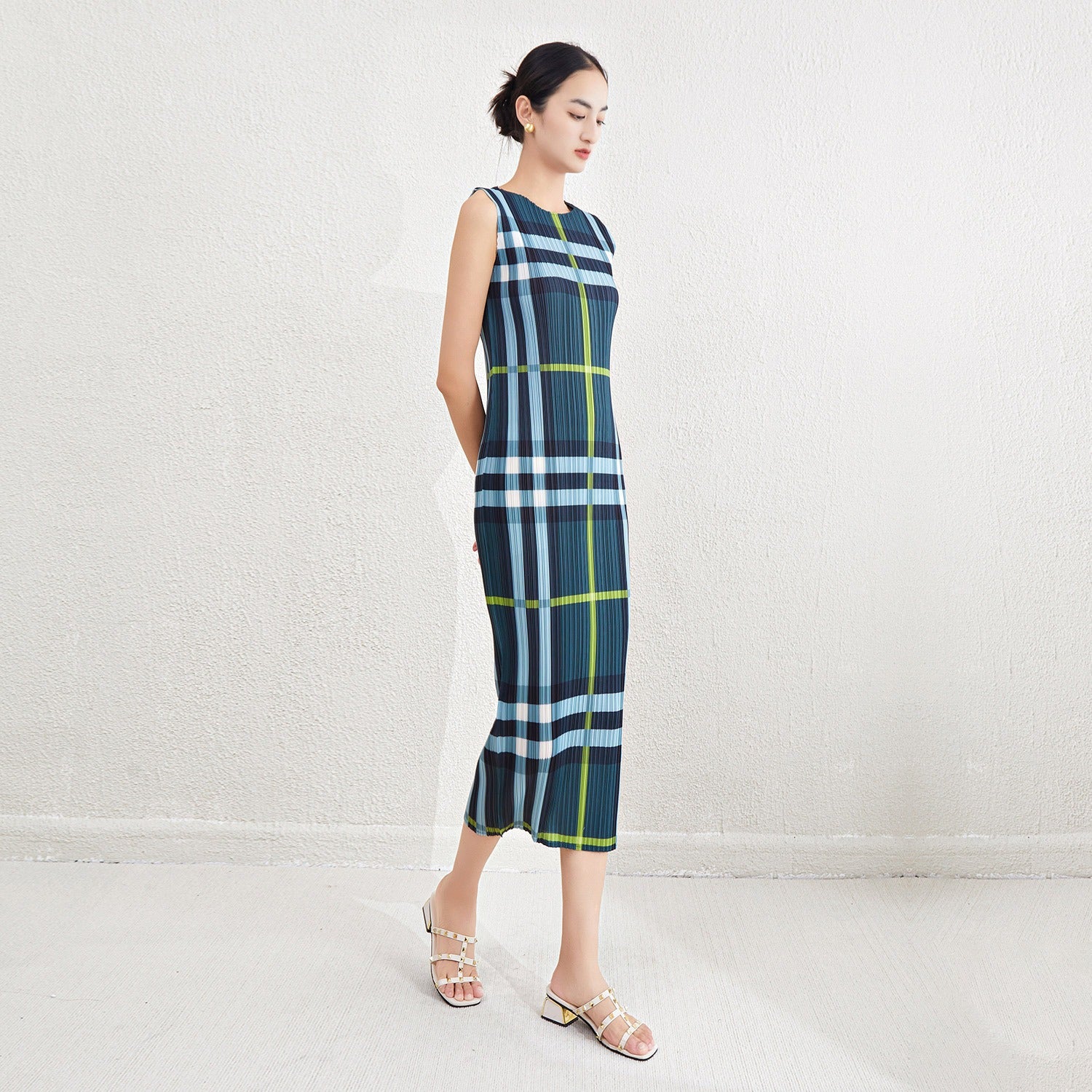 Checkered contrasting color straight tube wrapped hip skirt pleated printed round neck dress