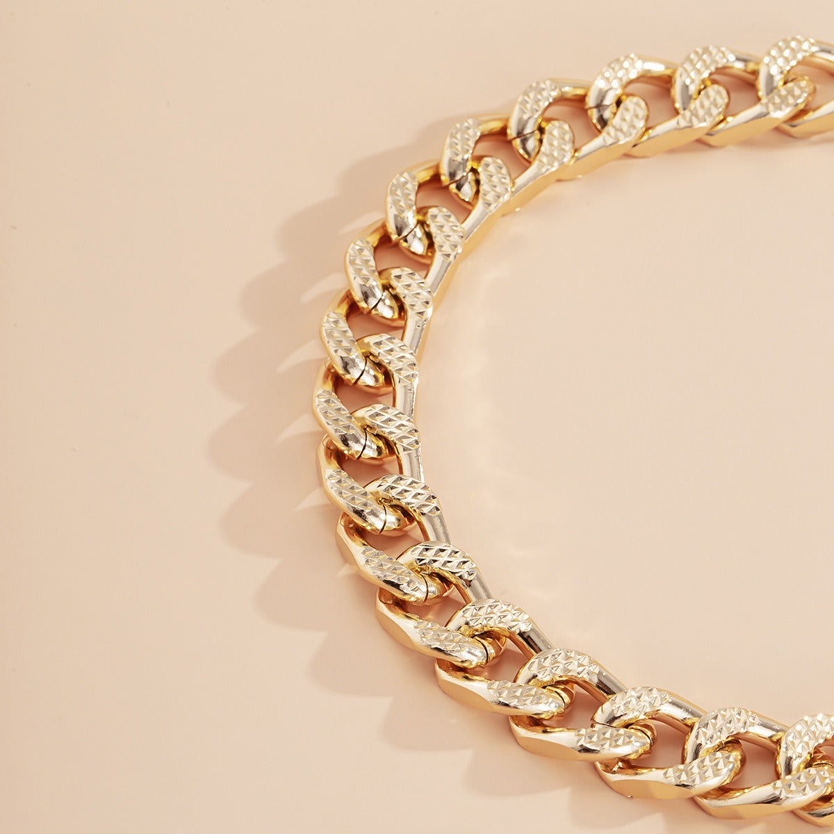 Minimalist Pitted Metal Single Layer Chain Necklace