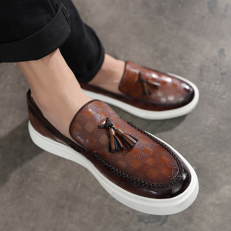 Breathable loafers and casual shoes that can be worn with just one foot