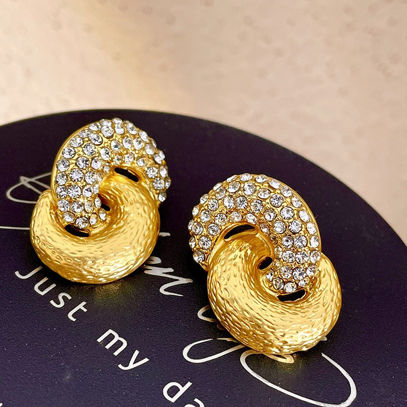 Sparkling diamond gold entangled knot earring jewelry
