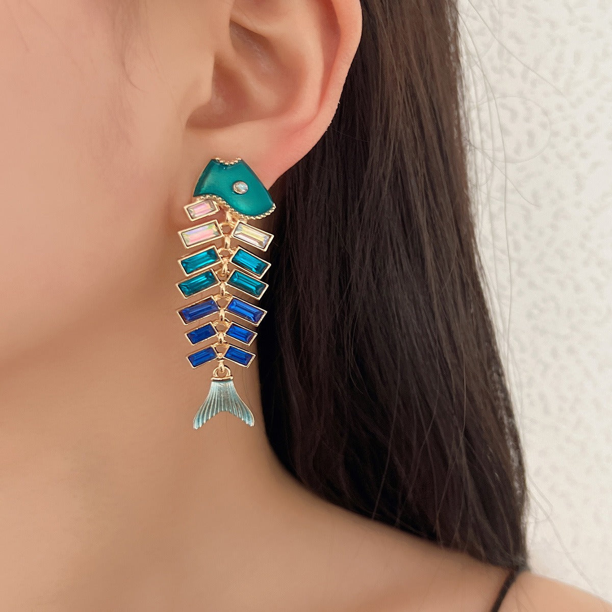 Retro fishbone earrings zinc alloy rhinestone stitching animal earrings for women